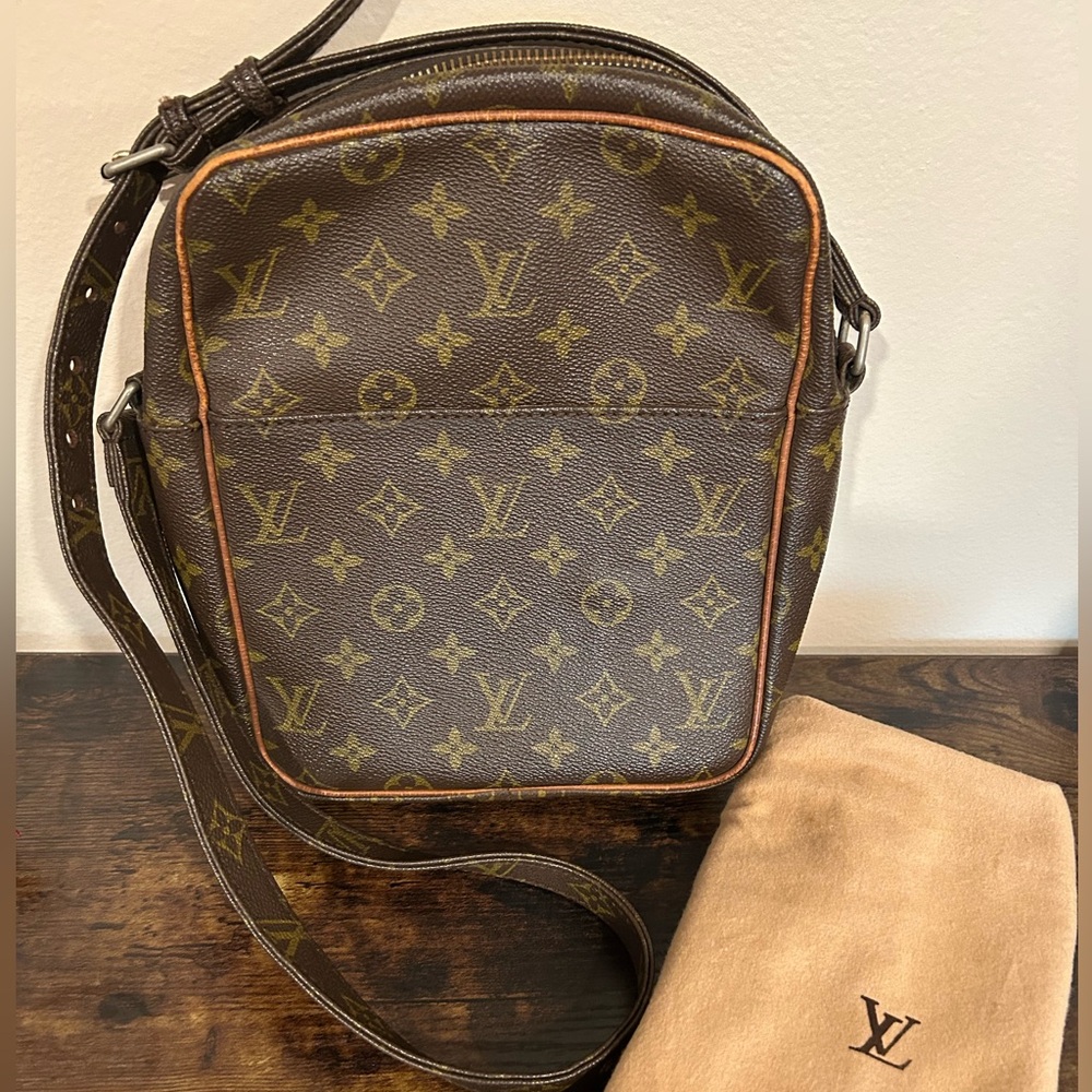 ❌SOLD❌Authentic Pre-Loved LV Crossbody w Dust bag